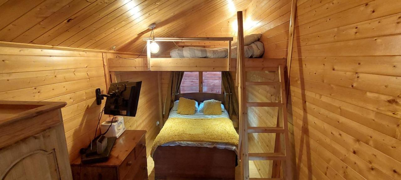 Impeccable 1-bed House In Close To A1 *